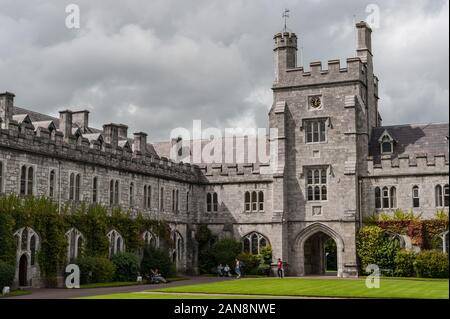 Cork, Irland - 14 Augest, 2012: Blick auf die historischen Gebäude auf dem Gelände des University College Cork in Cork, Irland Stockfoto