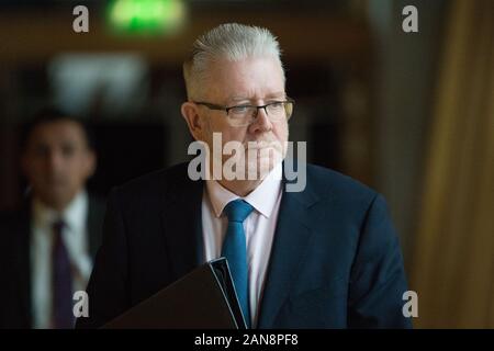 Edinburgh, Großbritannien. 16 Jan, 2020. Bild: Michael Russell MSP-Kabinettsminister für Regierung und verfassungsrechtlichen Beziehungen. 2. Sitzung von 2020 der erste Minister Fragen an das schottische Parlament. Argumente und den Austausch von der Scottish National Party (SNP) nach dem britischen Premierminister Boris Johnson verweigerte die Erlaubnis für einen sekunden Unabhängigkeitsreferendum. Credit: Colin Fisher/Alamy leben Nachrichten Stockfoto