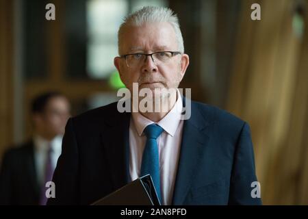 Edinburgh, Großbritannien. 16 Jan, 2020. Bild: Michael Russell MSP-Kabinettsminister für Regierung und verfassungsrechtlichen Beziehungen. 2. Sitzung von 2020 der erste Minister Fragen an das schottische Parlament. Argumente und den Austausch von der Scottish National Party (SNP) nach dem britischen Premierminister Boris Johnson verweigerte die Erlaubnis für einen sekunden Unabhängigkeitsreferendum. Credit: Colin Fisher/Alamy leben Nachrichten Stockfoto