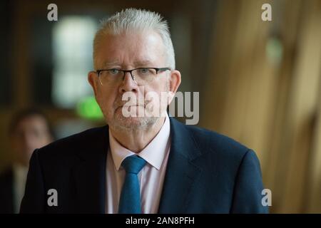 Edinburgh, Großbritannien. 16 Jan, 2020. Bild: Michael Russell MSP-Kabinettsminister für Regierung und verfassungsrechtlichen Beziehungen. 2. Sitzung von 2020 der erste Minister Fragen an das schottische Parlament. Argumente und den Austausch von der Scottish National Party (SNP) nach dem britischen Premierminister Boris Johnson verweigerte die Erlaubnis für einen sekunden Unabhängigkeitsreferendum. Credit: Colin Fisher/Alamy leben Nachrichten Stockfoto