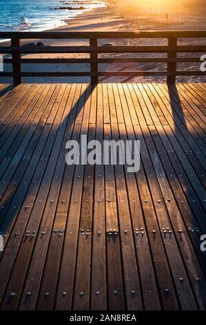 Close-up Detail Coney Island boardwalk Pier bei Sonnenuntergang Stockfoto