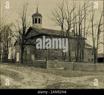 Pioneer Skizzen der langen Punkt Abrechnung: oder, Norfolk's Foundation Bauherren und ihre Familie Genealogien. Eigentlich ist es ein ganzes Kapitel alle thecurios in dieser Sammlung enthaltenen Aufzuzählen erfordern würde. Aber es ist die alte Familie Papiere, die von besonderem Interesse sind die Nachfahren der Tisdale Familie. Sie sind die familyrecords der Toten und die Vergangenheit begraben. Sie enthüllen Blicke ofthe Tisdale inneres Leben, ihre Liebe der Tugend, ihren warmen Befestigen an liome, ihre abhorence der Unwissenheit und Vulgarität, ihren Stolz, Ehrgeiz, ihre Marke in der Welt zu machen,,und ihre Zuneigung für einander. Stockfoto