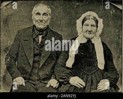 Pioneer Skizzen der langen Punkt Abrechnung: oder, Norfolk's Foundation Bauherren und ihre Familie Genealogien. Haus Inder hohl, denen freie und Stille mitten in der itslonely Umgebung für so viele Jahre gestanden, nachdem es vonder Familie geräumt wurde. Wenn Herr Tisdale dieses Haus gebaut, mit itsmassive Schornstein und seine vielen Kamine, es war Zeder Halle getauft, und wurde von den Siedlern an thatearly Zeit als Residenz der großartigen Proportionen sah. Herr Tisdale gebaut eine gerberei an diesem Ort, und es mehrere Die Tisdale Brüder. 267 Jahre. 1814 er und seine Brüder erworben. L Stockfoto