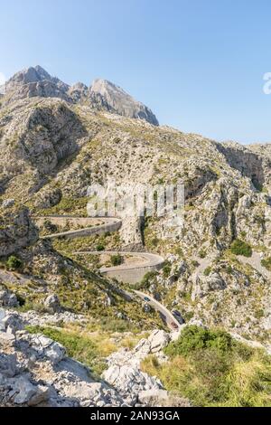 Schwindelerregende Serpentinenstraße in der Serra de Tramuntana Stockfoto