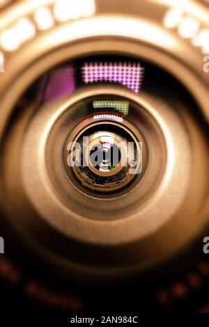 Der Fotograf Visitenkarte. Kamera im Hintergrund für konzeptionelle Gestaltung. Der dunkle Hintergrund. Technologisches Konzept. Business Konzept Stockfoto