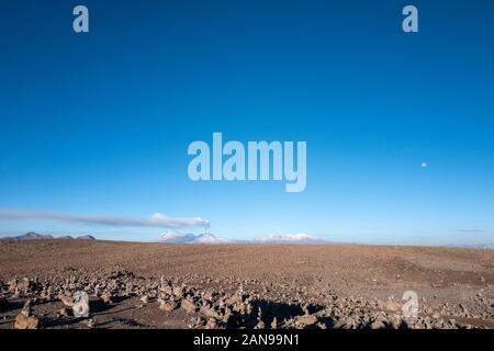 Sabancaya und Huaynaputina Vulkane und das Hochplateau zwischen Arequipa und Colca Canyon in Peru Stockfoto