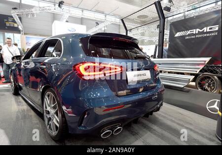 Wien. 16 Jan, 2020. Foto auf Jan. 16, 2020 zeigt ein Fahrzeug bei Mercedes Benz Ausstellungsfläche der Vienna Autoshow 2020 in Wien, der Hauptstadt von Österreich angezeigt. Die Auto Show in der Messe Wien begann am Donnerstag, bei dem elektrische Fahrzeuge der chinesischen Automobilhersteller Anhui Jianghuai Automobil Group Corp. Ltd (JAC-Motoren) lenkte die Aufmerksamkeit vieler Besucher. Quelle: Guo Chen/Xinhua/Alamy leben Nachrichten Stockfoto