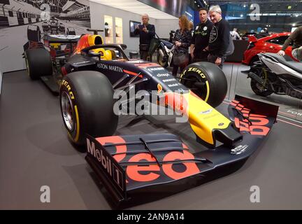 Wien. 16 Jan, 2020. Foto auf Jan. 16, 2020 zeigt eine F1 Red Bull Racing Auto bei Honda Motoren Ausstellungsfläche der Vienna Autoshow 2020 in Wien, der Hauptstadt von Österreich. Die Auto Show in der Messe Wien begann am Donnerstag, bei dem elektrische Fahrzeuge der chinesischen Automobilhersteller Anhui Jianghuai Automobil Group Corp. Ltd (JAC-Motoren) lenkte die Aufmerksamkeit vieler Besucher. Quelle: Guo Chen/Xinhua/Alamy leben Nachrichten Stockfoto