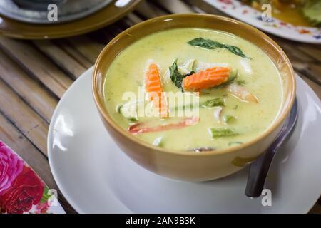 Vegetarische grünes Curry in einem Street Restaurant Stockfoto