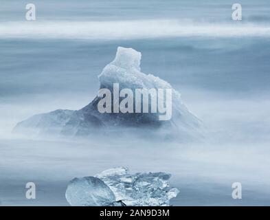 Eisberge an der Diamond Beach, Breidamerkursandur, Island Stockfoto