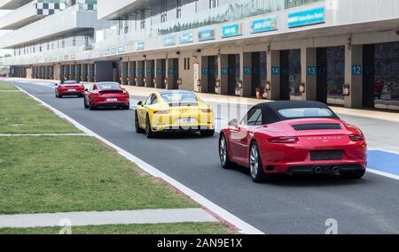 Luxus Autos von Porsche im Buddh International Circuit, Greater Noida, Indien Stockfoto