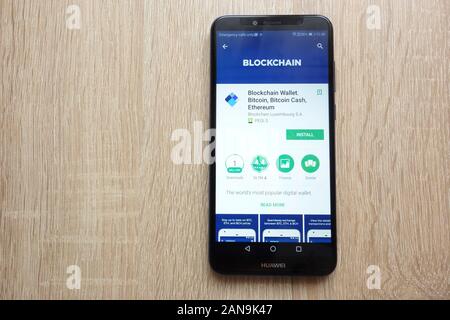 Blockchain Wallet App bei Google Website spielen Store angezeigt auf Huawei Y6 2018-Smartphone Stockfoto