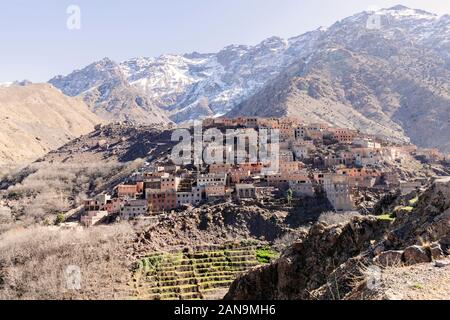 Erstaunlich Berber Dorf hoch im Atlasgebirge, Aroumd, Marokko Stockfoto