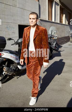 Mailand, Italien - Januar 12, 2019: Carlo Sestini vor Etro fashion show, Mailand Fashion Week street style Stockfoto