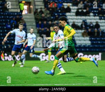 4. Januar 2020, Deepdale, Preston, England; Emirates FA Cup, Preston North End v Norwich City: Jamal Lewis (12) von Norwich City läuft in den Strafraum Credit: Conor Molloy/News Bilder Stockfoto