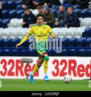 4. Januar 2020, Deepdale, Preston, England; Emirates FA Cup, Preston North End v Norwich City: Jamal Lewis (12) von Norwich City läuft mit dem Ball Credit: Conor Molloy/News Bilder Stockfoto