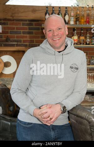 Tom Kerridge, der Hand & Blumen, Marlow, Buckinghamshire, Großbritannien. 22. Januar, 2018. Starkoch Tom Kerridge an seinem Marlow Restaurant die Hand und Blumen. Credit: Maureen McLean/Alamy Stockfoto