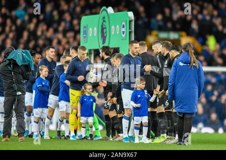 11. Januar 2020, Goodison Park, Liverpool, England; Premier League, Everton v Brighton und Hove Albion: Die Teams werden im Goodison Park: Simon Whitehead/News Bilder Stockfoto