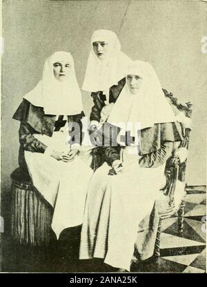 Russisches Gericht Memoiren, 1914-16, mit einigen Konto des Gerichts, gesellschaftliche und politische Leben in Petrograd vor Seit dem Krieg. rganiseda Modell Krankenhaus in Tzarskoe-Selo, die Sie visitsdaily und. Die wichtigsten Chirurg des Krankenhauses isPrincess Hedroitz, einer der am meisten geschickte in Russland. die Prinzessin fünf Jahre in der Schweiz als thefavorite Assistent von Professor Rose verbracht, der Welt - widefame. Während des Russisch-Japanischen Krieges Sie achieveda wohlverdienten Ruhm durch ihre wunderschönen Arbeiten. Ihre Majestät ernannt die Prinzessin an thehead des Gerichtshofes Krankenhaus zu sein, und für die nächsten fewmonths der Empres Stockfoto