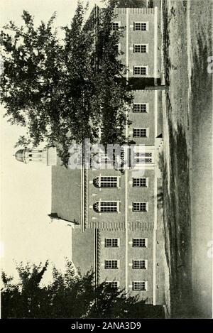 Alabama Girls' Technische Institut Bulletin: Katalog 1918/19. ool Studenten. Grundsätze der Sew-ing, Stiche, seamis usw., wird untersucht, und die Probleme, Inhaber der Frequenzordnung, Handtuch, Kappe und Schürze in der DomesticScience Labor im folgenden Jahr verwendet werden. Zwei 2-stündige Labor periodsper Woche. Kredit 2 High School Stunden. Hauswirtschaft 4 A. Das Kochen. Elementare Kurs in cookeryfor vierten Jahr High School Schüler. Dieser Kurs umfasst die Studie offood Materialien, deren Zusammensetzung, und einfache Methoden der Vorbereitung, Kombination und Service. Text: Lebensmittel- und Haushaltsführung, Kinne Stockfoto