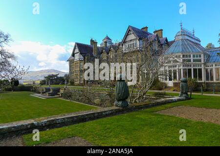 Bodnant Hall, Bodnant Gardens, Tal-y-Cafn, Conwy, Wales, Großbritannien Stockfoto