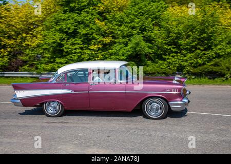 1957 50er Jahre Chevrolet Bel Air auf dem Pendle Power Fest, einer klassischen, amerikanischen Oldtimer, Veteran und Erbe, geschätzte Oldtimer-Motorshow im Nelson & Colne College, Barrowford, Lancashire, Großbritannien Stockfoto