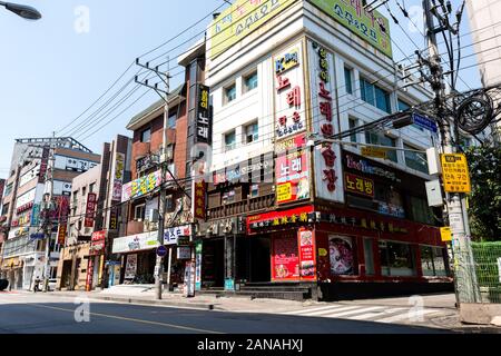 Seoul, Südkorea - 14. Juni 2017: leere Straße in der Innenstadt von Seoul. Stockfoto
