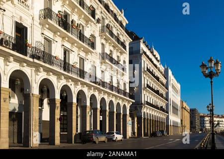 Algier der Weiße und die Algiers Promenade sind Juwelen in der alten Stadt Algier, Algerien. Stockfoto