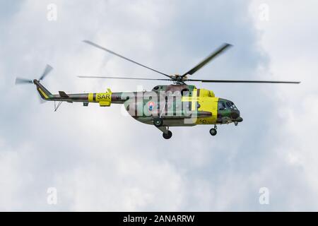 Sliac/Slowakei - August 3, 2019: Slowakische Luftwaffe Mil Mi-17 0808 Transporthubschrauber Anzeige an Siaf slowakischen International Air Fest 2019 Stockfoto