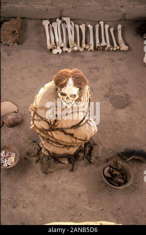 NAZCA MUMIEN in Chauchilla Friedhof Stockfoto