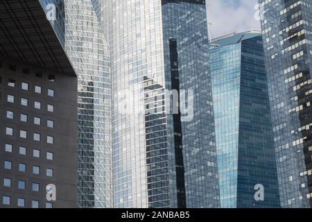 Moderne corporate Bezirk mit seinen Wolkenkratzern aus Stahl und Glas. Stockfoto