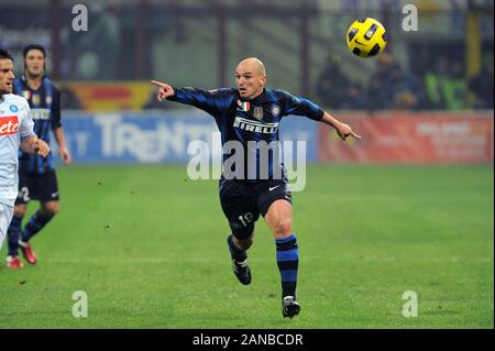 Mailand, Italien, 06. Januar 2011, 'G.' Meazza San Siro Stadion, Campionato di Calcio Seria A 2010/2011, FC Inter-SSC Napoli: Esteban Cambiasso in Aktion während des Spiels Stockfoto