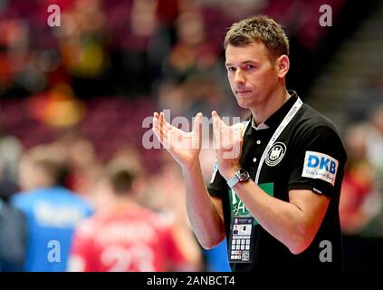 16. Januar 2020, Österreich, Wien: Handball: Em, Hauptrunde, Gruppe 1, 1. Spieltag, Weißrussland - Deutschland in der Wiener Stadthalle. Trainer Christian Prokop von Deutschland vor dem Spiel. Foto: Robert Michael/dpa-Zentralbild/dpa Stockfoto