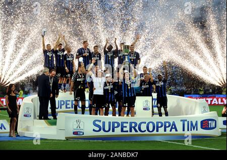 Mailand, Italien, 21. August 2010, 'G.' Meazza San Siro Stadium, der Supercoppa Italiana 2010/2011, FC Inter-AS Roma: Inter Spieler feiern den Sieg der Super italienischen Pokal Stockfoto