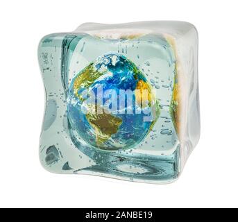 Earth Globus eingefroren in Ice Cube, 3D-Rendering auf weißem Hintergrund Stockfoto