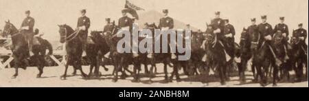 New York State Fair und landwirtschaftliche und industrielle expositionSyracuse, September 9 - 14, 1912. . Als fein Körper ofhorsemen, wie es in der Welt ist - Verbringt eine Woche auf der Messe geben, Bohrer und Ausstellungen der horsemanship. Die montierte Gruppe liefert eine der höchst spektakuläre Merkmale der Exposition. Dass diese officerswere immer bereit für den Verkehr oder die Kommission unterstützen im Notfall wurde während theGrand Rundkursrennen wenn ein beschädigtes Lauf für eine Runaway auf der Rennstrecke war verantwortlich gezeigt. Die wilde Jagd nach Pferd durch die Erste der berittenen Polizei zu erreichen. Stockfoto