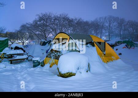 Obdachlose Camp im Winter, Oppenheimer Park, DTES, Vancouver, British Columbia, Kanada Stockfoto