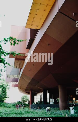 Bunte Fassade des Museum du quai Branly Stockfoto