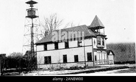 Glen Ridge: die Erhaltung seiner natürlichen Schönheit und seiner Verbesserung als Wohnort. (C) die Abschaffung der Bahnübergang im Hillside Avenue, und (d) die Ausweitung der Clark Street, wo es geht; die unter der Eisenbahn. (2), dass Anstrengungen unternommen werden, um von der ErieRailroad den Ausbau der Bahnübergang am Wilden - Terrasse aus Holz und den Bau des ShermanAvenue Bridge zu bekommen. (3) Dass die Glen Ridge, gelegen am intersectionof Ridgewood und improvedand Bloorafield Alleen, werden durch den Erwerb von Eigentum an thenorthwest Ecke und seine Verwendung für einige öffentliche oder sem perfektioniert Stockfoto