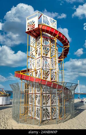 Helter Skelter am Strand von Weymouth Stockfoto