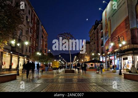 Abend auf Vitosha Street; Sofia, Bulgarien; Stockfoto