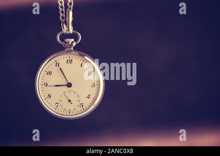 Zeit Konzept. Alte Taschenuhr. Frist, Aus Zeit und Dringlichkeit. Stockfoto