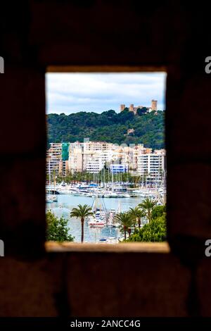 Blick auf den Yachthafen von Bastió de Sant Pere, Es Baluard Museum für Zeitgenössische Kunst, Palma, Mallorca, Spanien Stockfoto