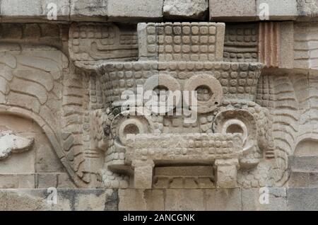 Tlaloc Steinkopf im Tempel der gefiederten Schlange Quetzalcoatl, in Teotihuacan, einer prehispanic Mesoamerikanischen Stadt im Tal der Mexic entfernt Stockfoto