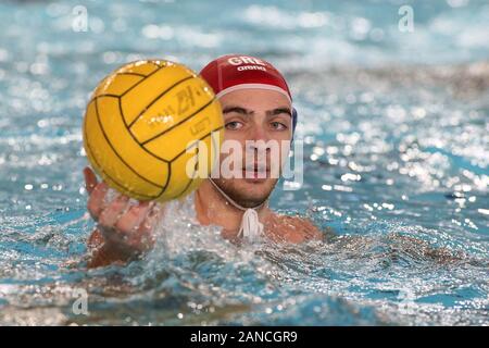 Cuneo, Italien. Am 4. Januar, 2020. Cuneo, Italien, 04. Jan 2020, emmanouil zerdevas (Griechenland) beim Internationalen viereckigen - Ungarn vs Griechenland - Wasserball Internationale Teams - Credit: LM/Claudio Benedetto Credit: Claudio Benedetto/LPS/ZUMA Draht/Alamy leben Nachrichten Stockfoto