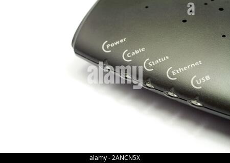 Alten Router auf weißem Hintergrund. Stockfoto