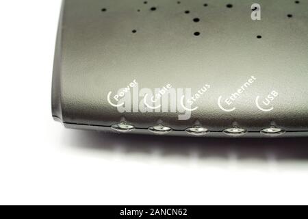 Alten Router auf weißem Hintergrund. Stockfoto