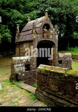 Frankreich, Bretagne, Daoulas, Abbaye de Daoulas, Gärten, Arzneimittel, Gärten, Kräuter, Blumen, Garten, Ruinen, Stockfoto