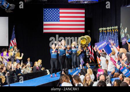 New York, Vereinigte Staaten. 15 Jan, 2020. Marching Band an den Frauen für Mike am 15. Januar 2020 in New York City, New York. Credit: Foto Access/Alamy leben Nachrichten Stockfoto