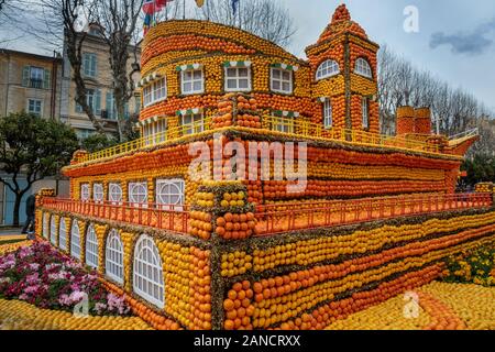 Ausstellung von Zitrusmustern - Bioves Gardens. Menton Lemon Festival, Fête du Citron, Menton, Alpes-Maritimes, Côte d'Azur, Frankreich Stockfoto